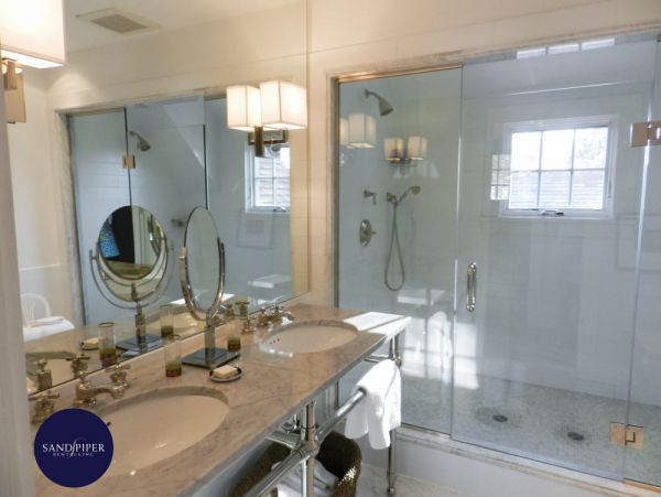 Cape Cod Home 995016