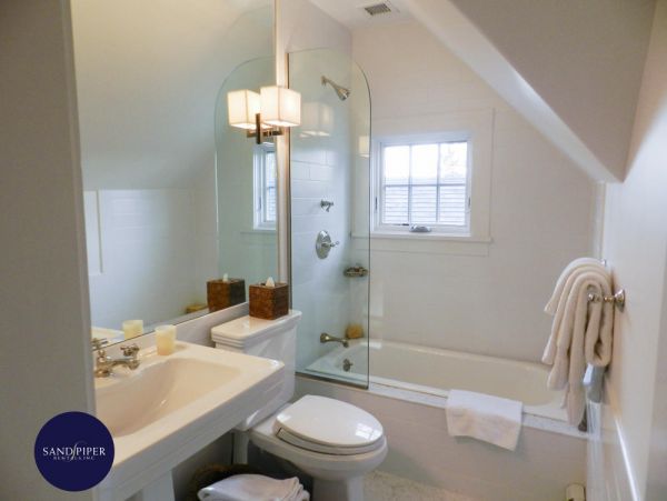 Cape Cod Home 995016