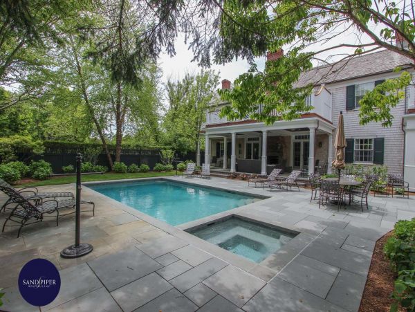 Cape Cod Home 995017