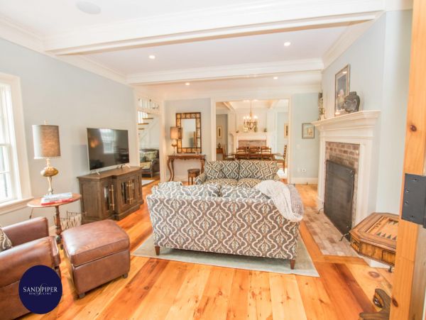 Cape Cod Home 995017