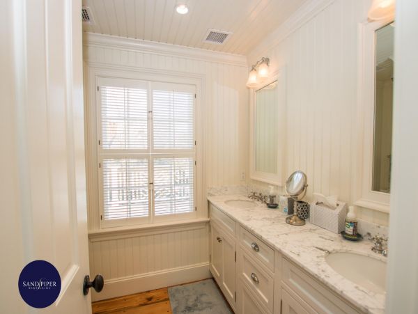 Cape Cod Home 995017