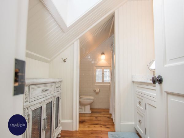 Cape Cod Home 995017