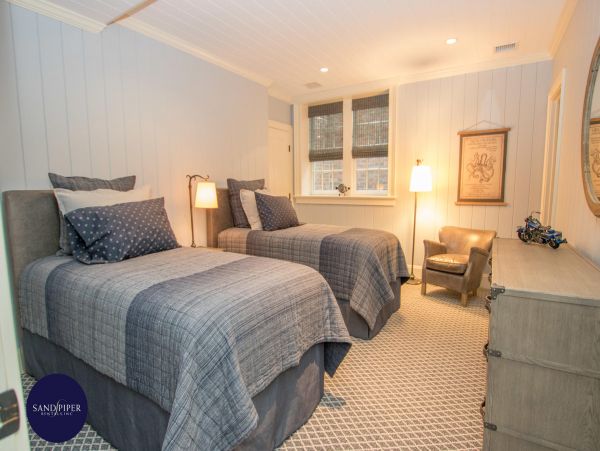 Cape Cod Home 995017