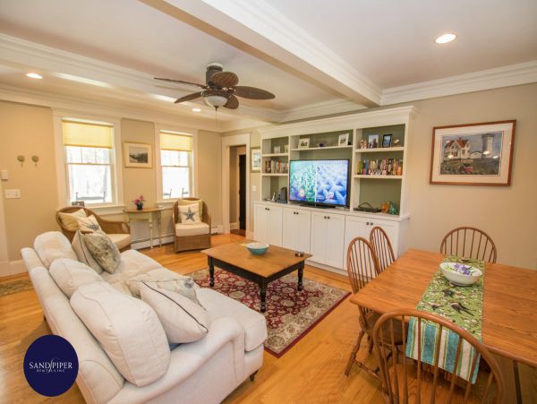 Cape Cod Home 995018