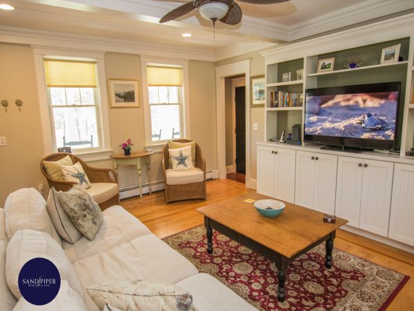 Cape Cod Home 995018
