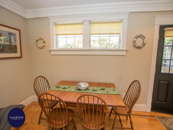 Cape Cod Home 995018