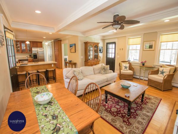Cape Cod Home 995018
