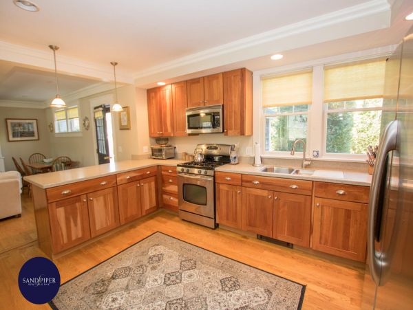 Cape Cod Home 995018