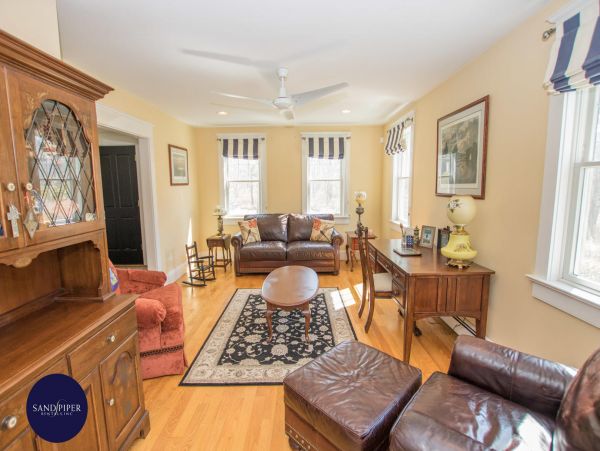 Cape Cod Home 995018