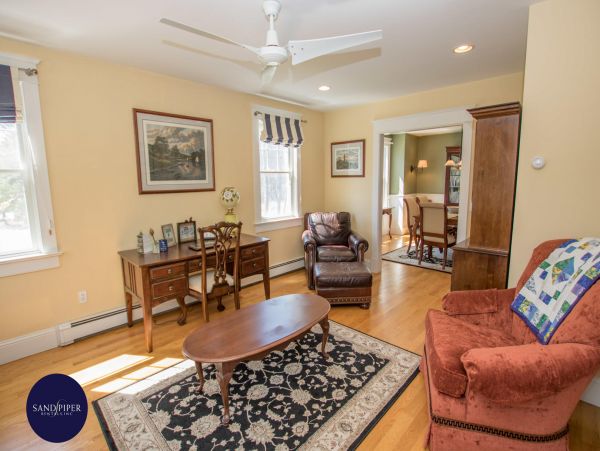 Cape Cod Home 995018