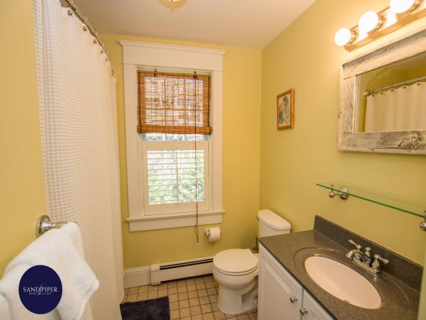 Cape Cod Home 995018