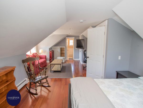 Cape Cod Home 995018