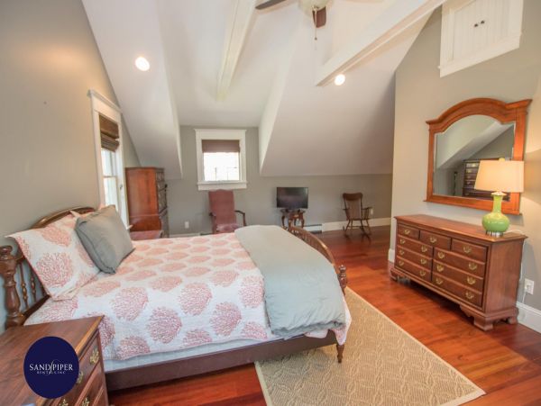 Cape Cod Home 995018