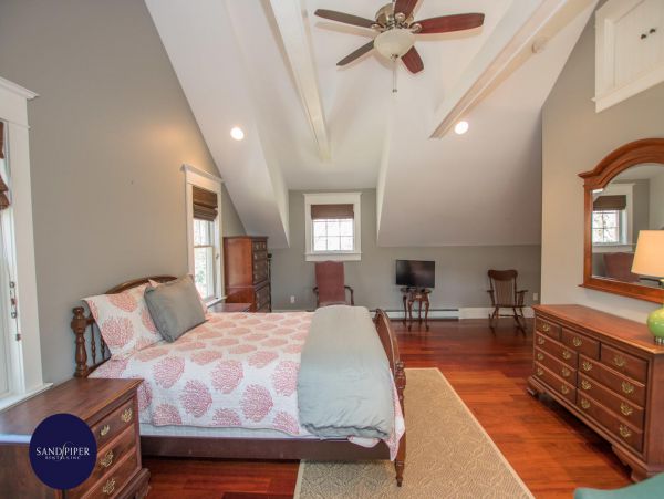 Cape Cod Home 995018