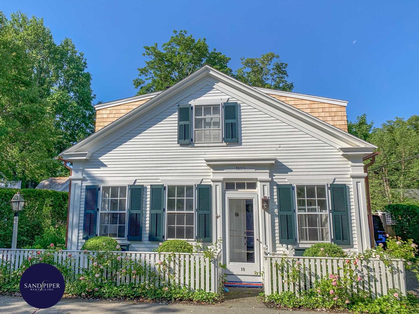 Cape Cod Home 995020