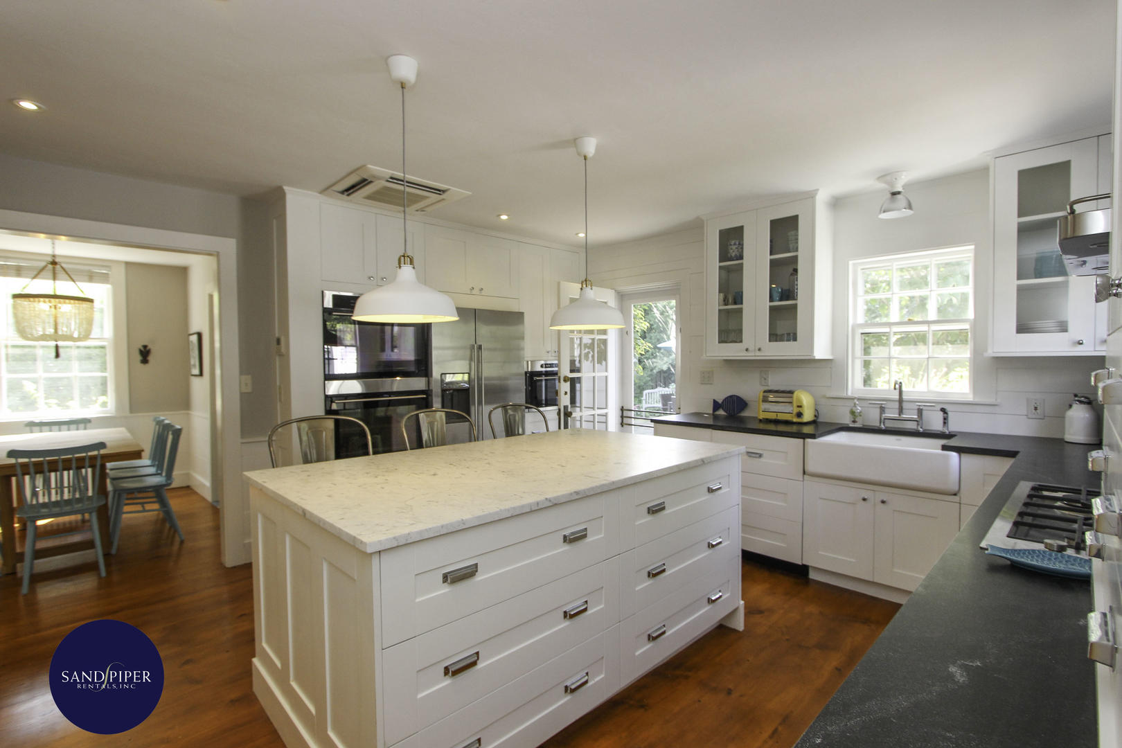 Cape Cod Home 995020