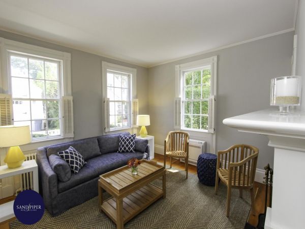 Cape Cod Home 995020
