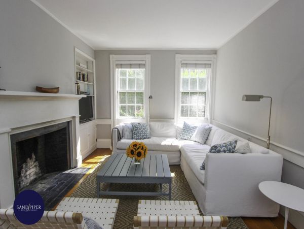 Cape Cod Home 995020