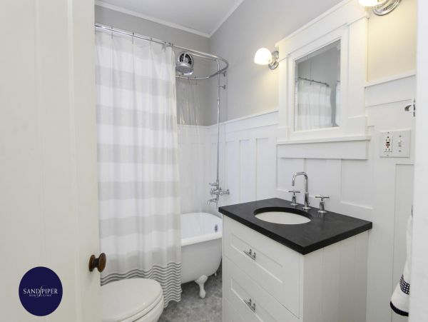 Cape Cod Home 995020