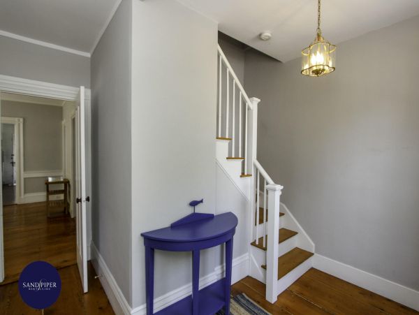 Cape Cod Home 995020