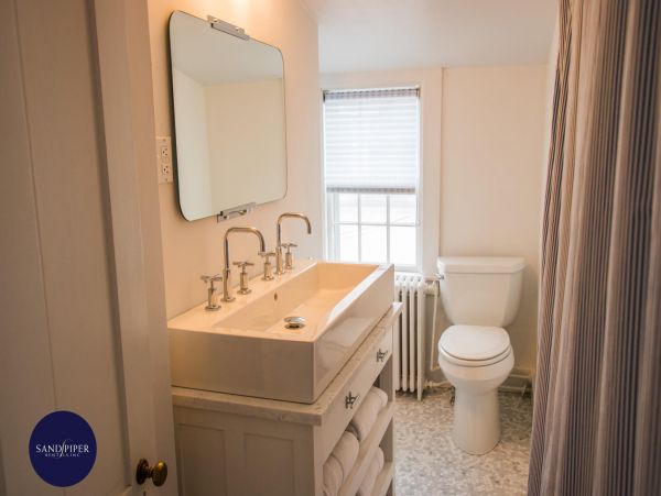 Cape Cod Home 995020