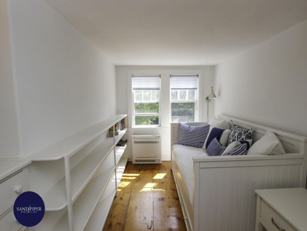 Cape Cod Home 995020