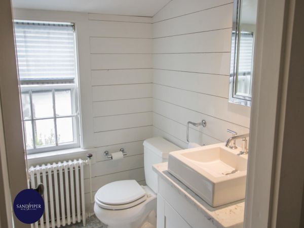 Cape Cod Home 995020
