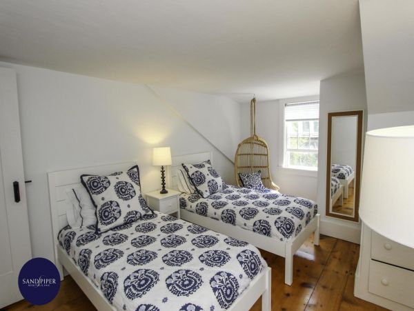 Cape Cod Home 995020