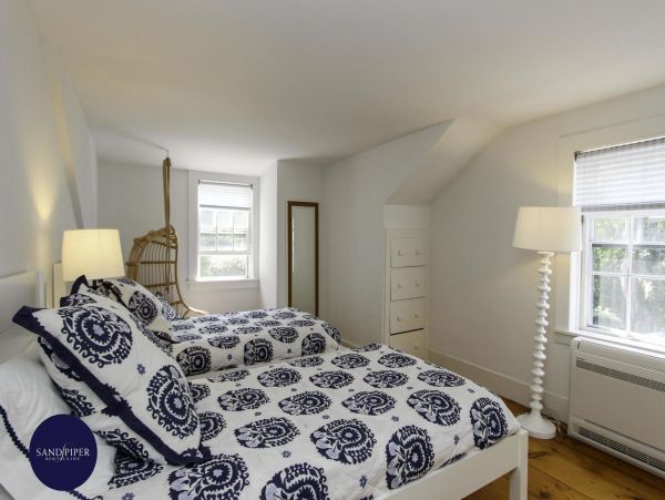 Cape Cod Home 995020