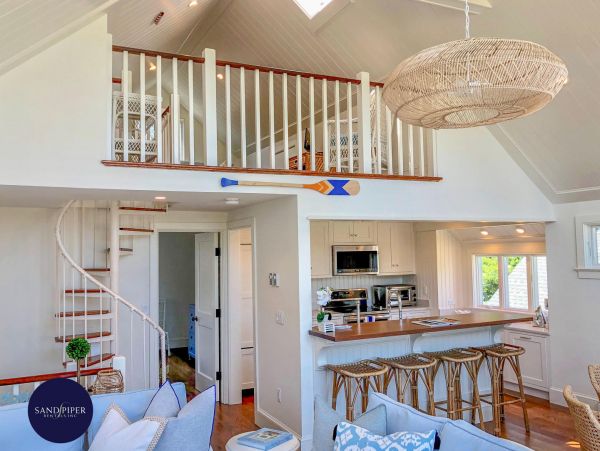 Cape Cod Home 995021