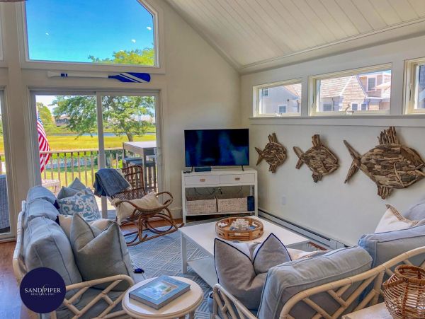 Cape Cod Home 995021