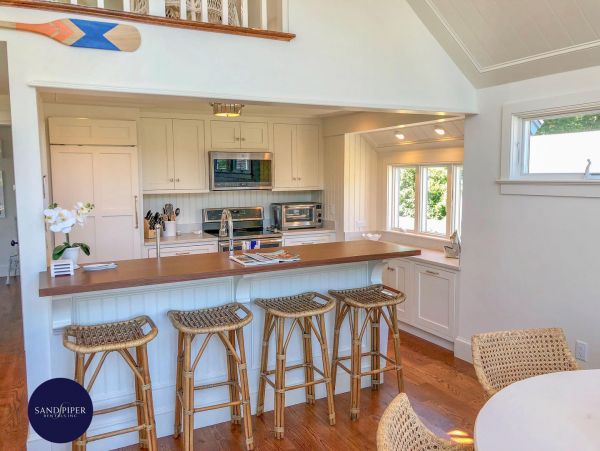 Cape Cod Home 995021