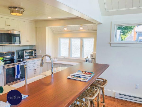 Cape Cod Home 995021