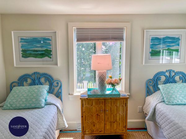 Cape Cod Home 995021