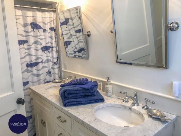 Cape Cod Home 995021