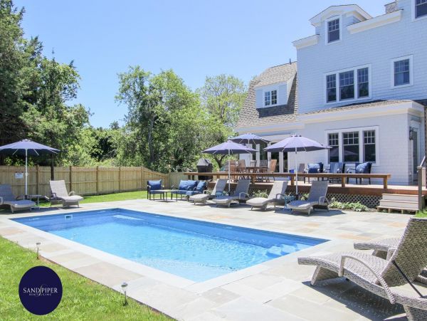 Cape Cod Home 995022