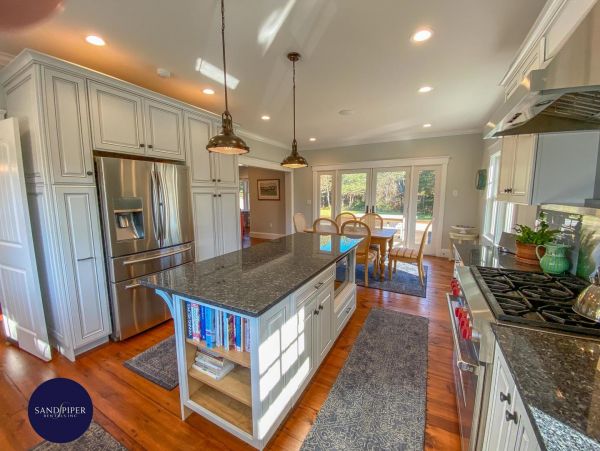 Cape Cod Home 995022