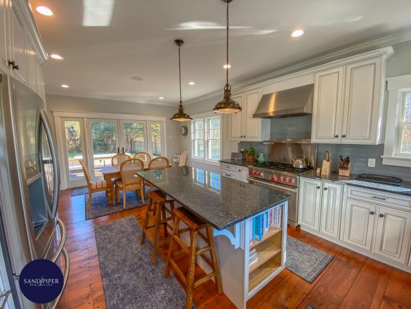Cape Cod Home 995022