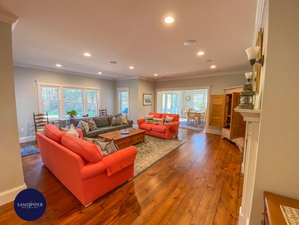 Cape Cod Home 995022