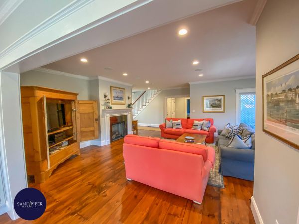 Cape Cod Home 995022