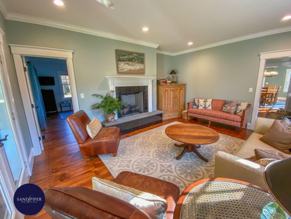 Cape Cod Home 995022