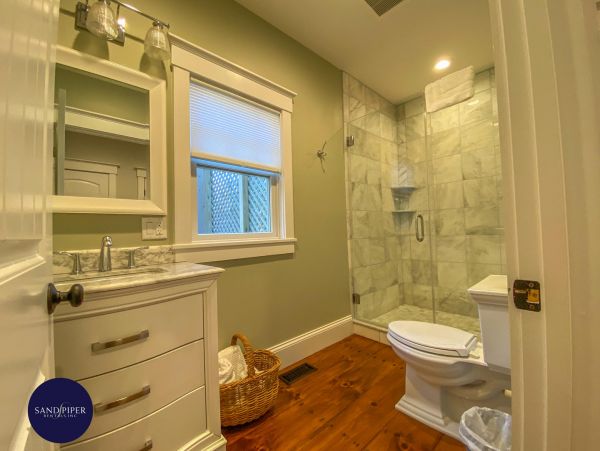 Cape Cod Home 995022