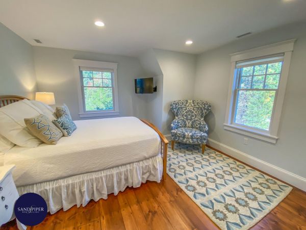 Cape Cod Home 995022