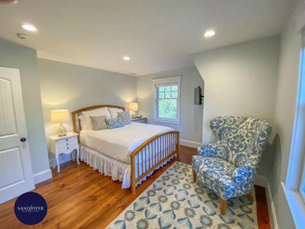 Cape Cod Home 995022