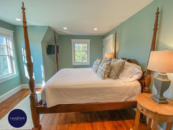 Cape Cod Home 995022