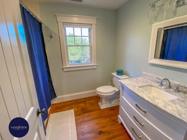 Cape Cod Home 995022