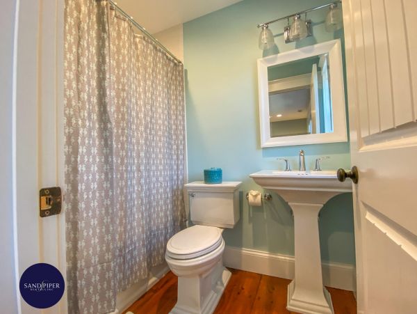 Cape Cod Home 995022