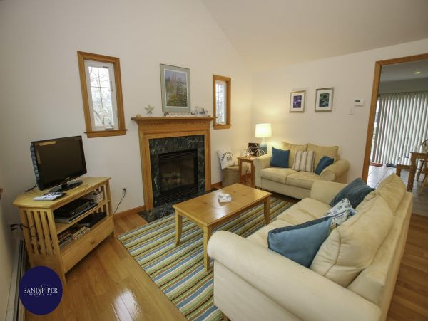 Cape Cod Home 995023