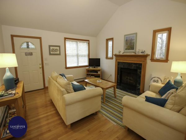 Cape Cod Home 995023