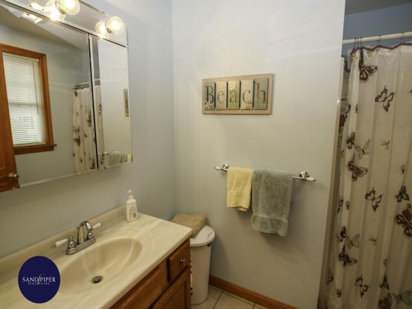 Cape Cod Home 995023